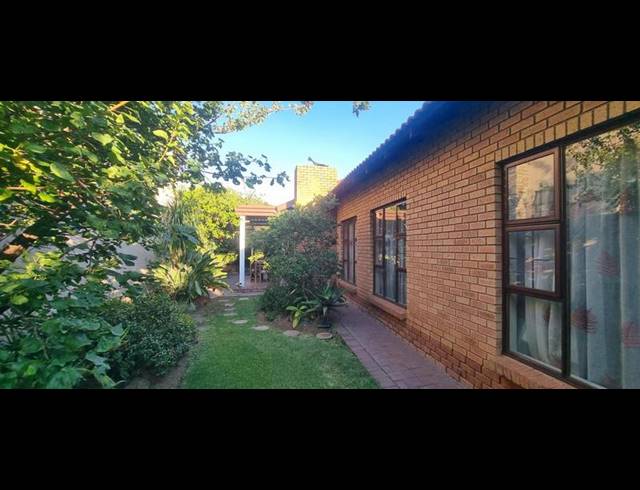 4 BEDROOM HOUSE FOR SALE IN AMBERFIELD